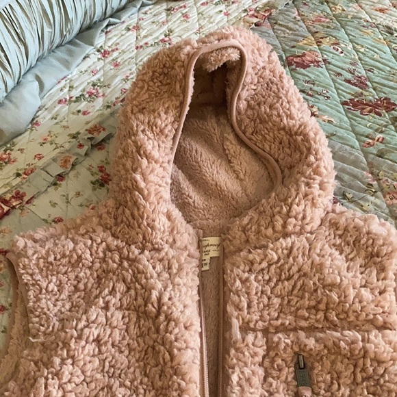 Ladies dusty pink soft hooded Sherpa vest. New never worn - Picture 2 of 7